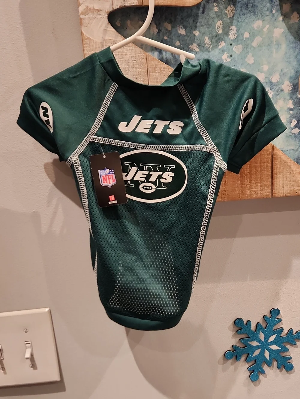 NWT New York Jets Dog Green Football Tee - NFL Licensed Sz M